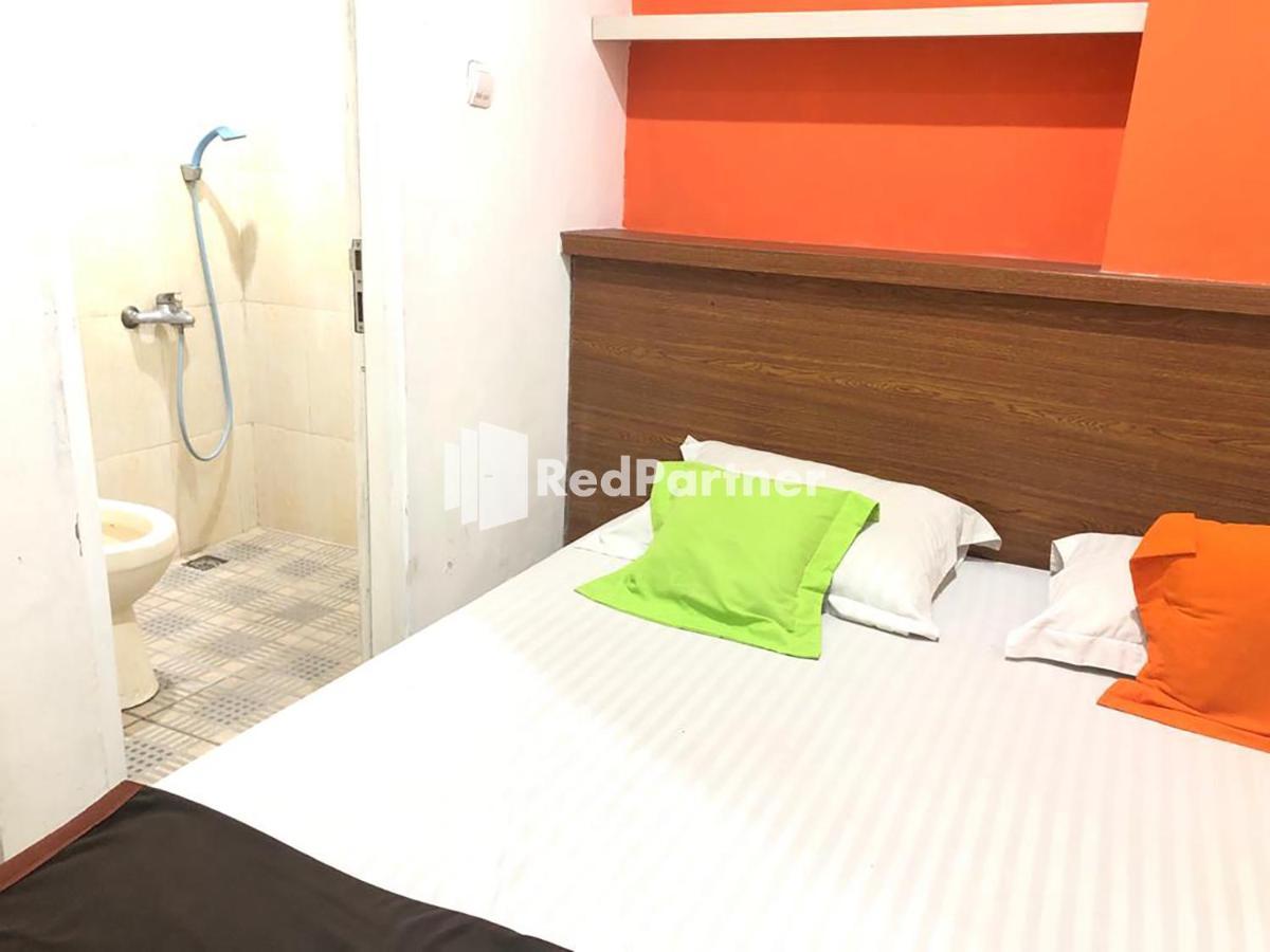 Seungit Syariah Inn Tebet Mitra Reddoorz Jacarta Exterior foto